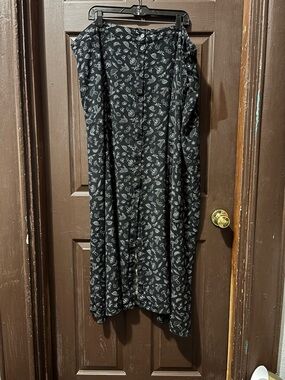 Hot Topic Black Maxi Skirt with White Floral Print and Front Buttons